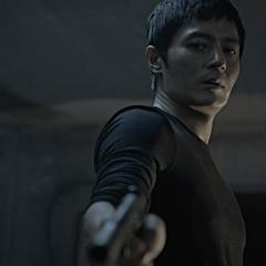 哭泣的男人 - qwLL76BBUcRVFkXNdiUD5GYjhcb.jpg