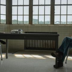 The Crowded Room - bvvgnuFZk6NhFZrrA519hCSI6IS.jpg