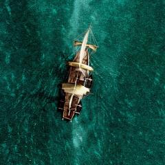 海洋深处 - 7KUWGOhsCS2KbFFu8yyvWz8v2rT.jpg